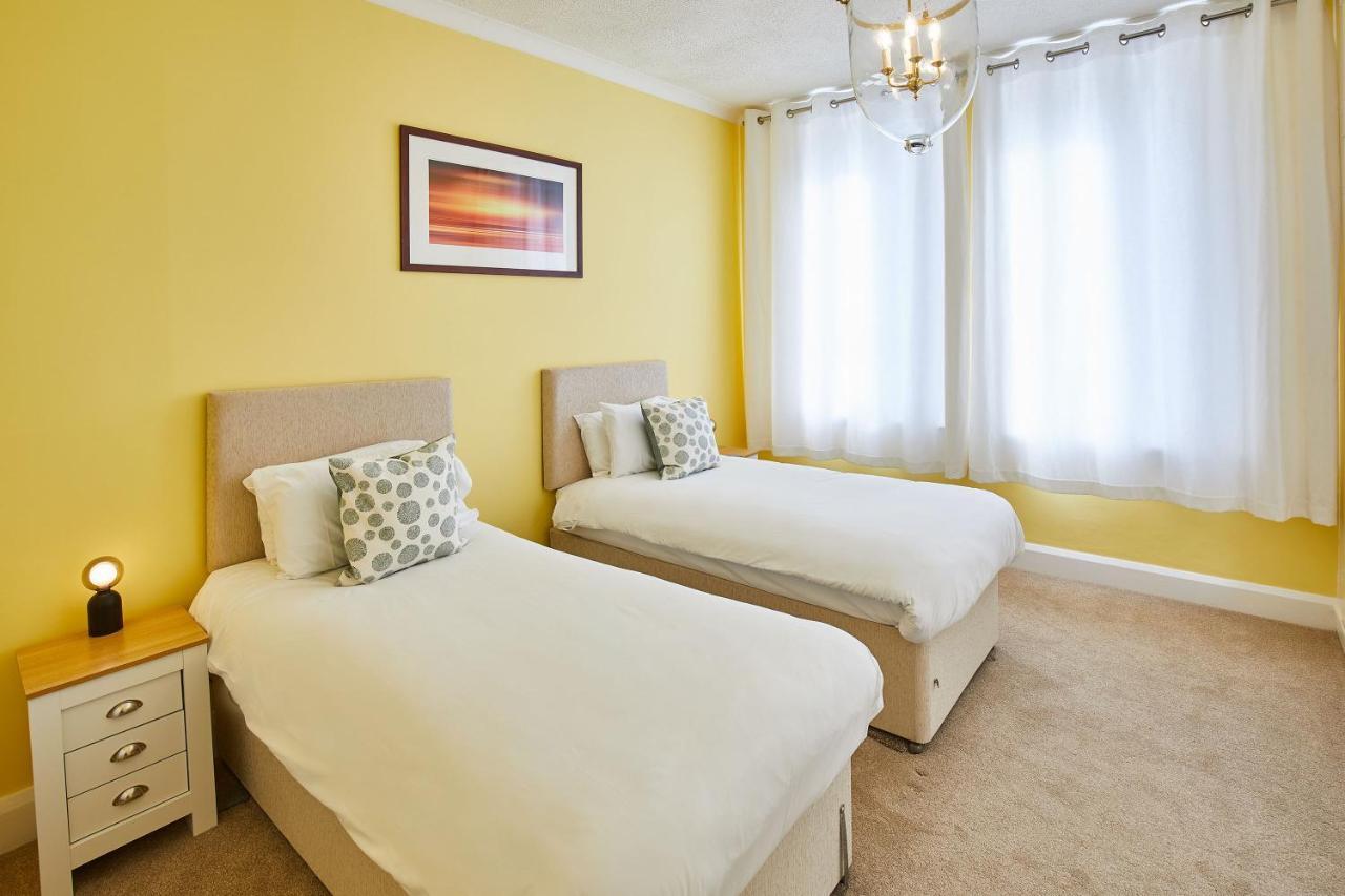 Host & Stay - 4 Metropole Towers Уитби Экстерьер фото